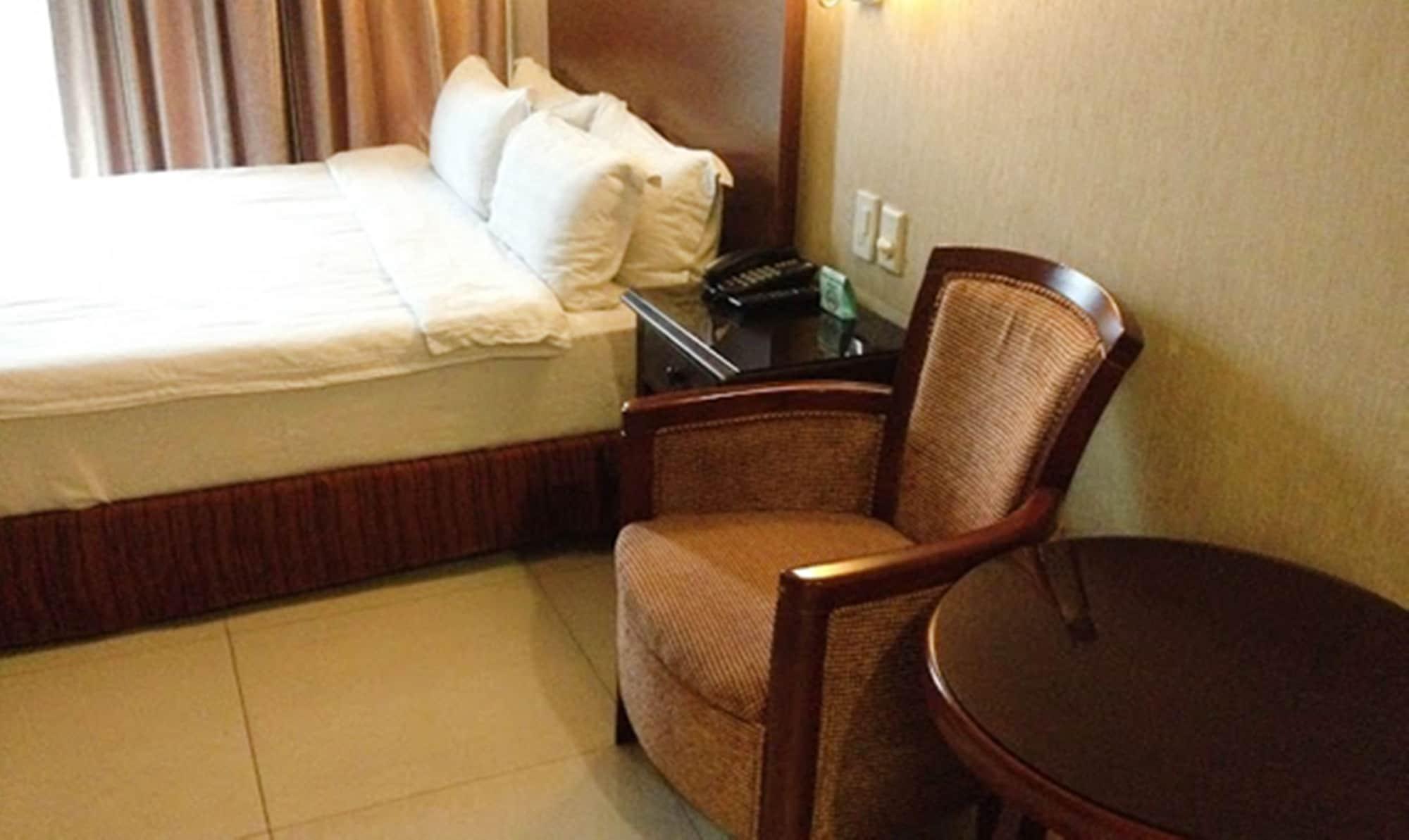 Baguio Crown Legacy Hotel Багио Экстерьер фото