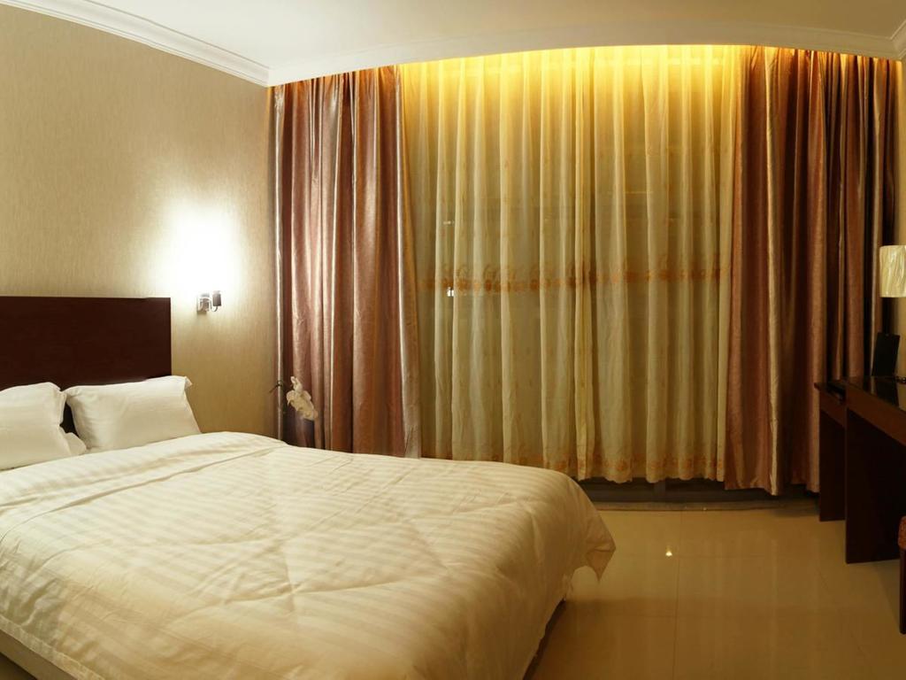 Baguio Crown Legacy Hotel Багио Номер фото