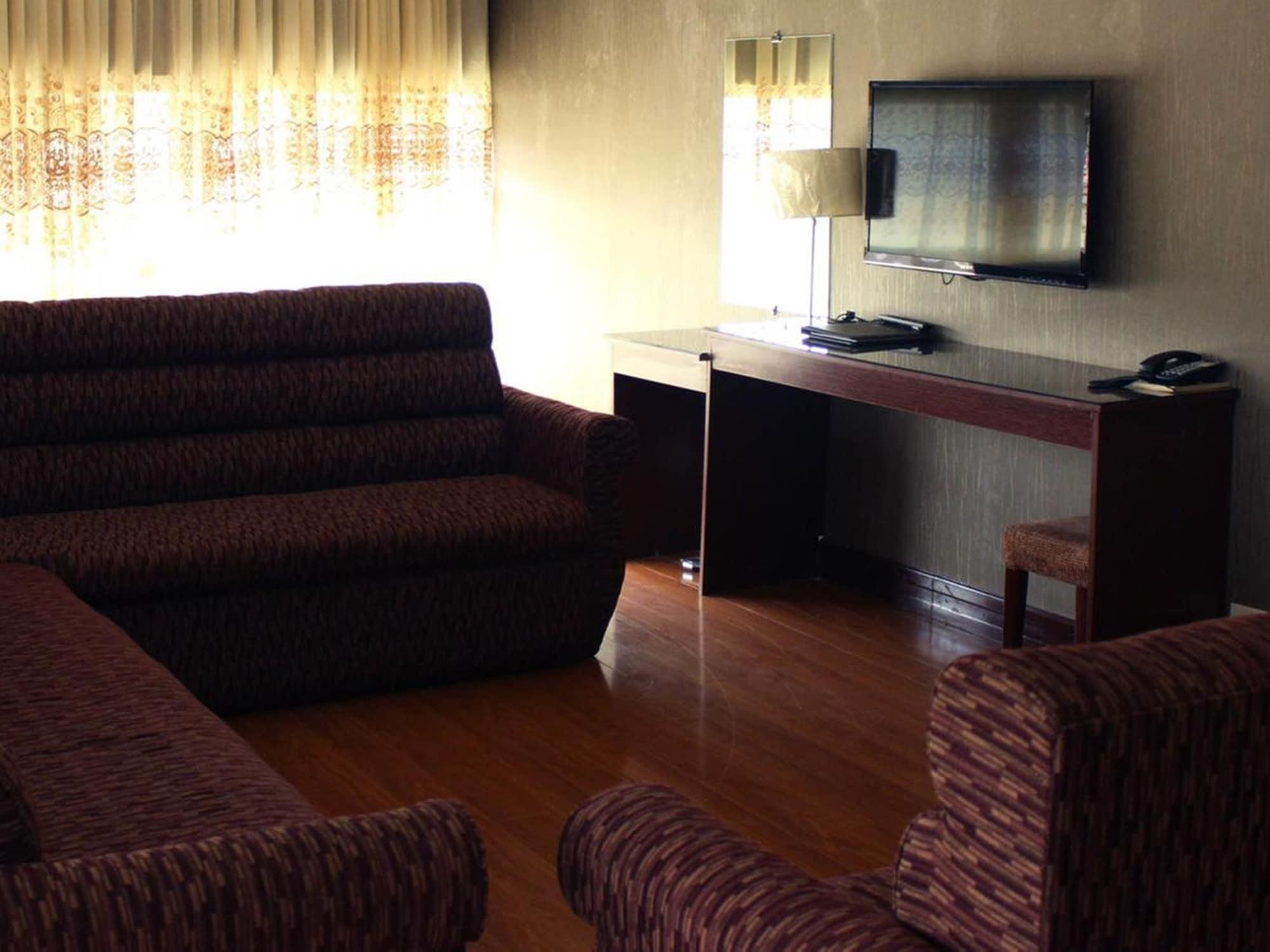 Baguio Crown Legacy Hotel Багио Экстерьер фото